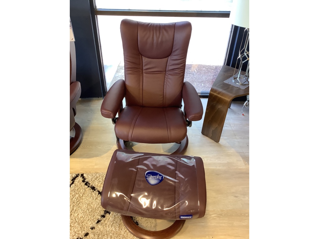 Stressless Small Wing in Paloma Bordeaux with Brown Stain